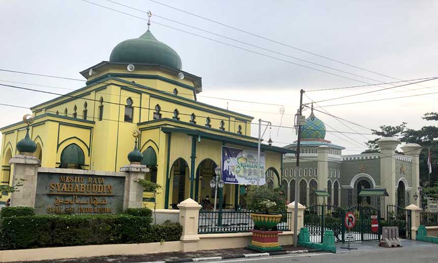 Masjid Syahabuddin sebagai bukti sejarah kerajaan/ kesultanan Siak yang religius berdiri megah dan menawan tidak jauh dari istana. Foto diambil akhir pekan lalu.