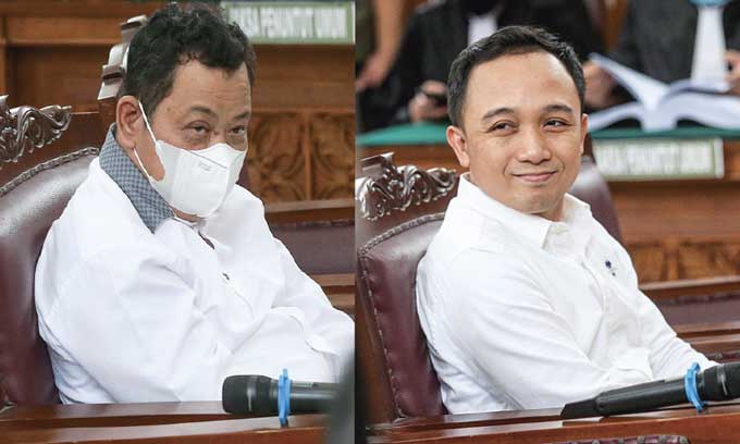 Terdakwa kasus pembunuhan berencana terhadap Nofriansyah Yosua Hutabarat yakni Kuat Maâ€™ruf dan Ricky Rizal saat mengikuti sidang lanjutan dengan agenda pembacaan tuntutan di Pengadilan Negeri Jakarta Selatan, Senin (16/1/2023).