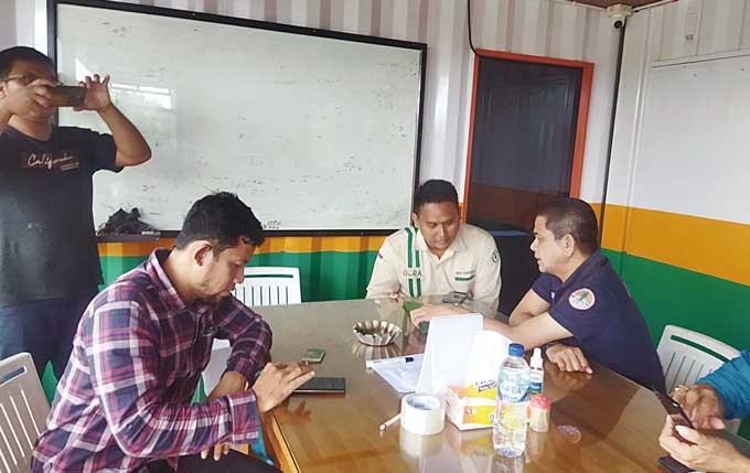 Tim penyidik penegakan huÂ­kum Kementerian Lingkungan HidupÂ dan KehutananÂ RI melakukan penyelidikan di PKS PT Gora di Duri, Senin (27/2/2023).