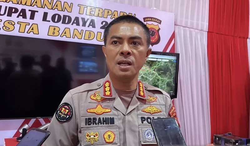 Kabidhumas Polda Jawa Barat Kombes Pol Ibrahim Tompo mengatakan penembakan terhadap Bahar Smith itu diduga terjadi pada Jumat (12/5) dan dilaporkan ke polisi pada Sabtu (13/5).