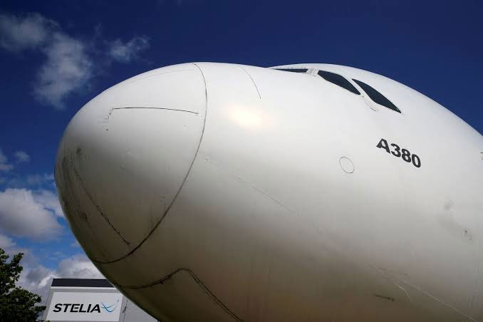 Hidung Airbus A380 terlihat di luar pabrik Stelia Aerospace, anak perusahaan Airbus, di Meaulte, Prancis, 2 Juli 2020.