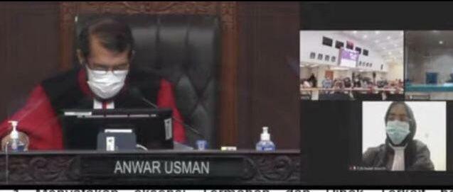 Ketua MK Anwar Usman membacakan putusan sidang Pilkada Kuansing 2020 yang diikuti pihak terkait secara virtual, Rabu (17/2/2021).