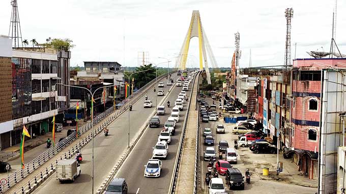 Rolling Thunder  White Car Indonesia Regional Riau  Anniversary ke 3 dengan memutihkan Siak IV dengan mobil berkelir Putih, Pekanbaru, Ahad (3/12).