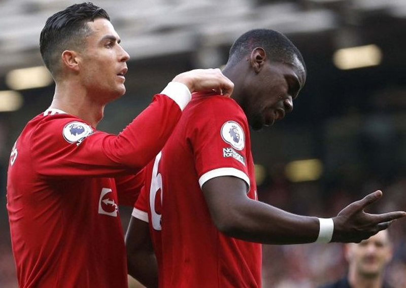 Pemain Manchester United Cristiano Ronaldo (kiri) dan Paul Pogba saat berlaga melawan Norwich City.