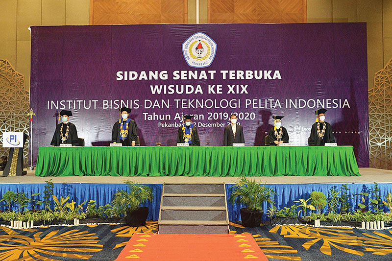 Institut Bisnis dan Teknologi (IBT) Pelita Indonesia telah mewisuda 381 orang lulusannya, Sabtu (12/12).(PELITA INDONESIA FOR RIAUPOS.CO)