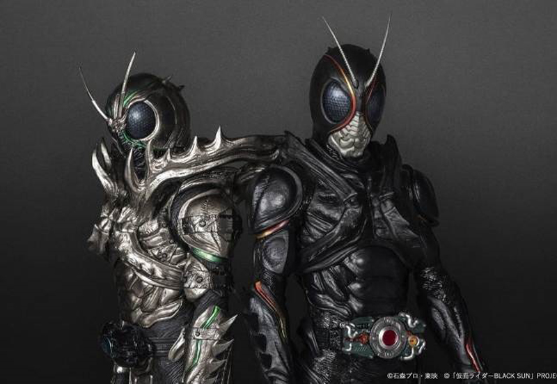 Kamen Rider Black dan Shadow Moon, alias Kesatria Baja Hitam dan Bayangan Hitam dalam Kamen Rider Black Sun.