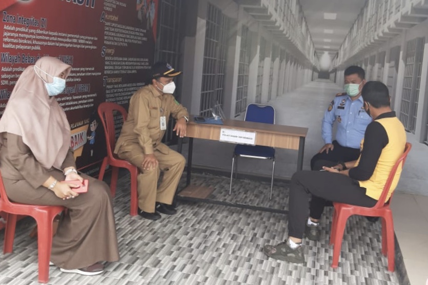 Tim Gugus Tugas Percepatan Penanganan Covid-19 Kota Dumai  berkoordinasi dengan pihak Rutan Dumai terkait penanganan adanya klaster baru di Rutan Dumai, Rabu (30/9/2020).(HASANAL BOLKIAH/RIAUPOS.CO)