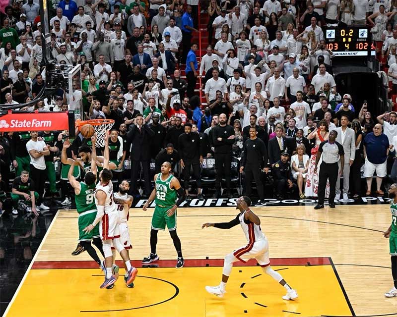 Boston Celtics secara dramatis meraih kemenangan 104-103 atas Miami Heat. Kemenangan itu membuat mereka akan menjalani laga penentuan untuk lolos ke final NBA musim ini.