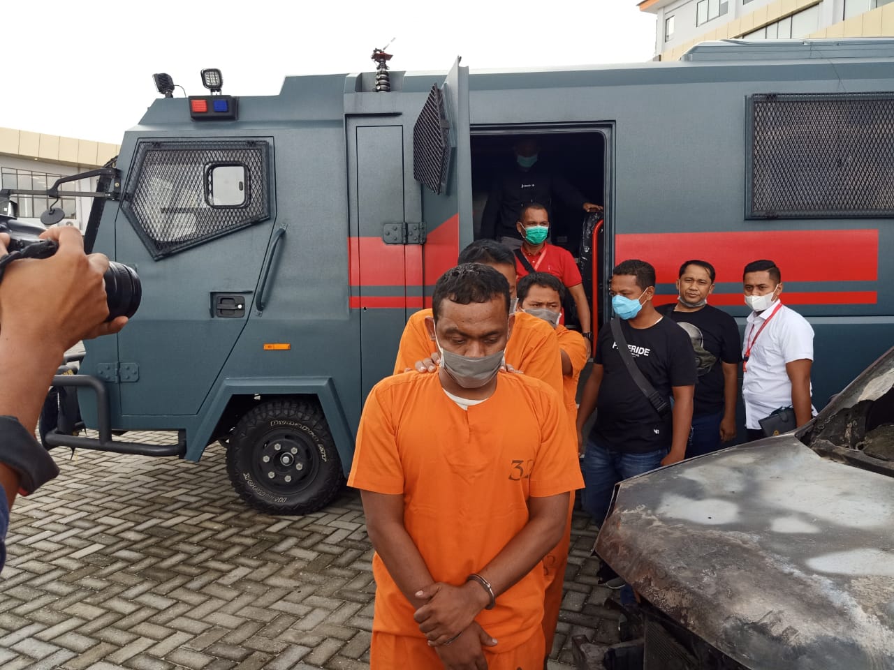 Pelaku kasus teror bom molotov terhadap seorang wartawan di Kecamatan Tapung Hulu, Kampar dihadirkan Ditreskrimum Polda Riau dalam ekspos Rabu (30/12/2020).(MHD AKHWAN/RIAUPOS.CO)