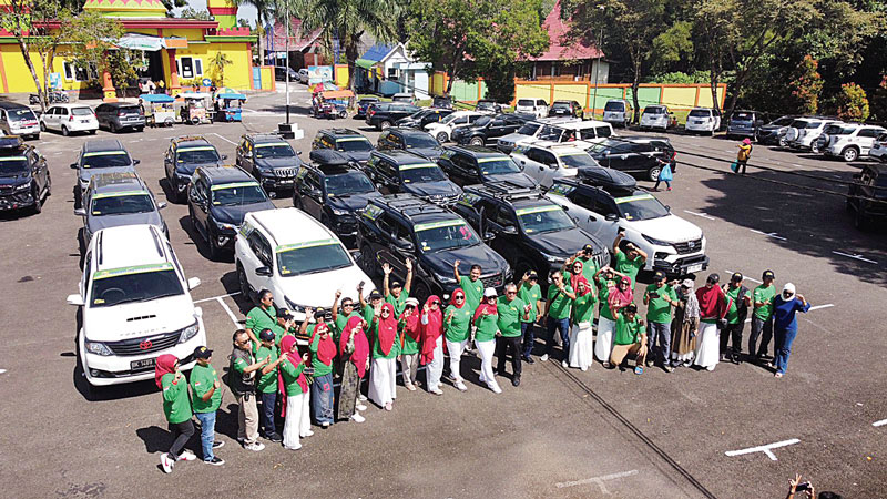 Member Focus Riau saat melakukan sesi foto bersama dengan para anggota, belum lama ini.