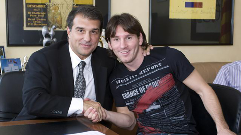 Joan Laporta bersama Lionel Messi saat menjadi Presiden Barcelona. (AFP/MARCA)