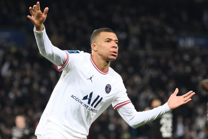 Kylian Mbappe menjadi atlet dengan bayaran termahal berkat kontrak sensasional dengan PSG.