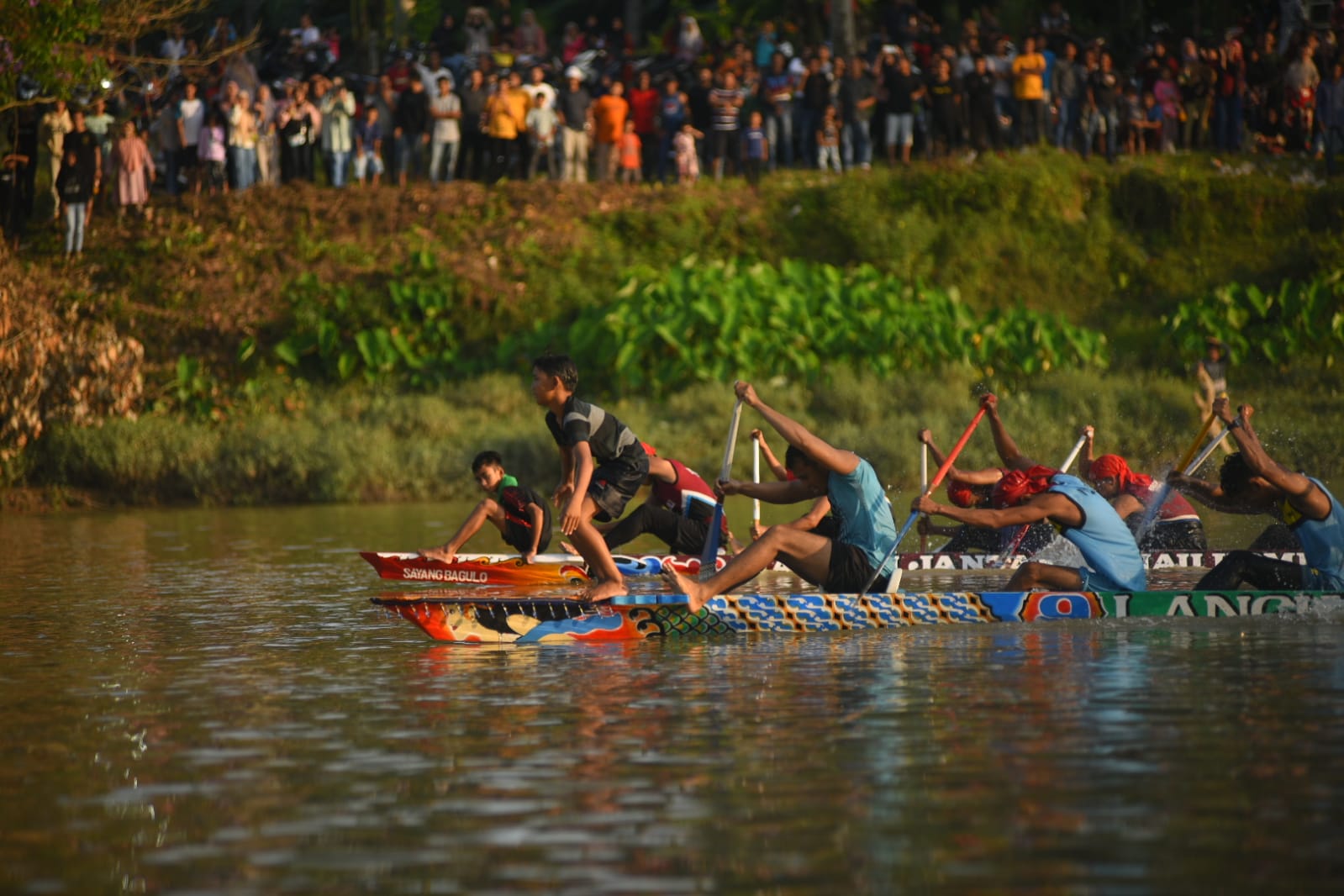 Jalur 9 Langkah Putri Samudra berpacu dengan Kahulu Jantan Danau Kompe di tepian Pincuran Sakti, Benai baru-baru ini.