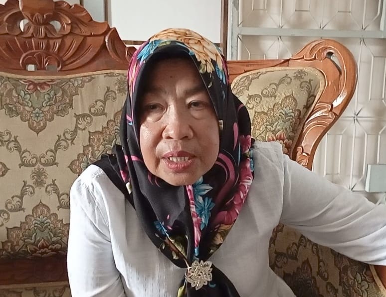 Kepala SMPN 8 Pekanbaru, Safrida Ali SPd