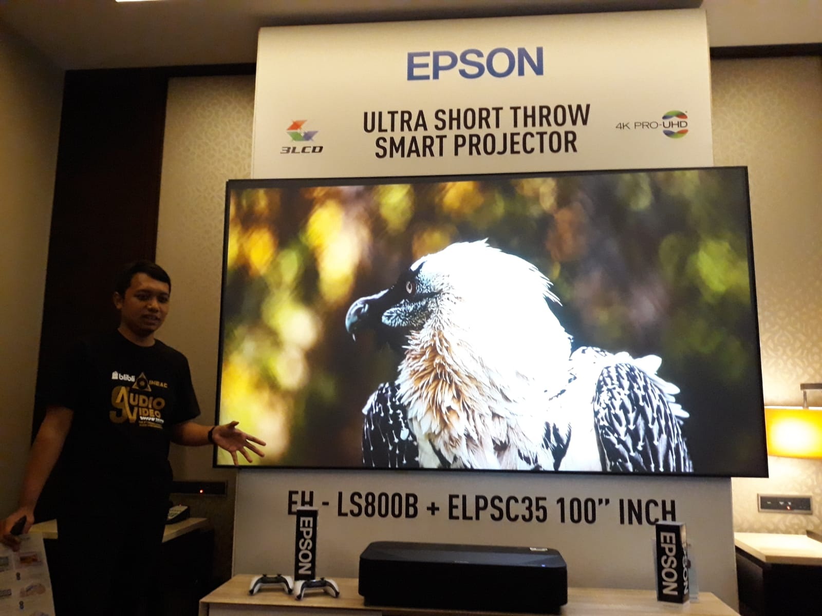 Projector EH-LS800B