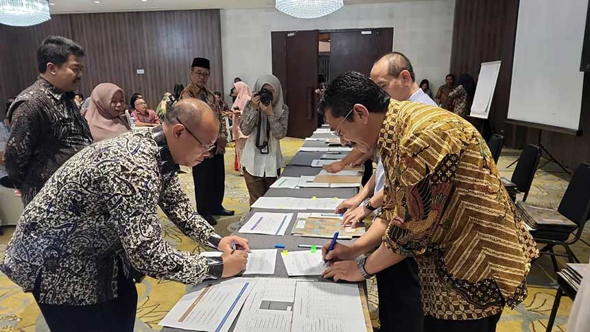 Penandatanganan kerjasama antara Kemendikbudristek dengan perguruan tinggi tujuan beasiswa PPG.
