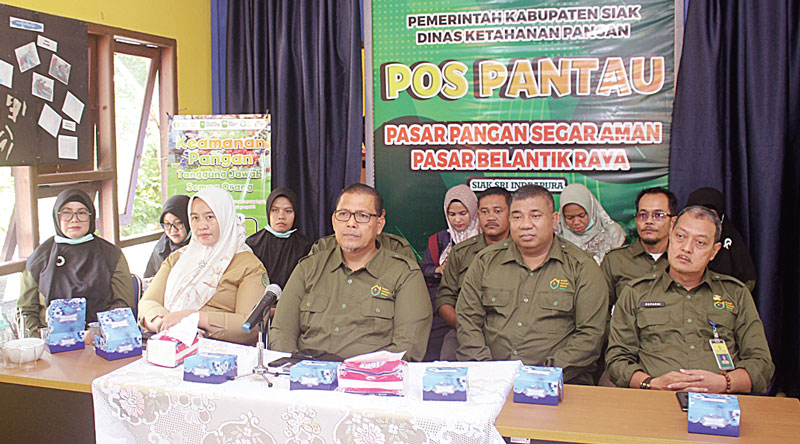 Kepala Dinas Ketahanan Pangan Dr Tri Handro Pramono SHut T MM melakukan rapat bersama Kepala Badan Pangan Nasional Arief Prasetyo Adi secara daring maupun luring serentak pada Senin (20/11/2023).