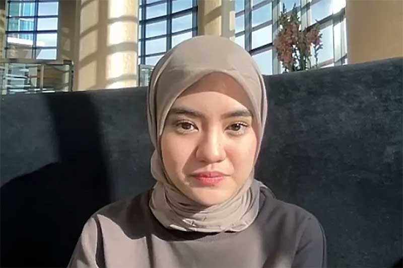 Janis Aneira mulai mengenakan hijab usai membintang sinetron Para Pencari Tuhan.