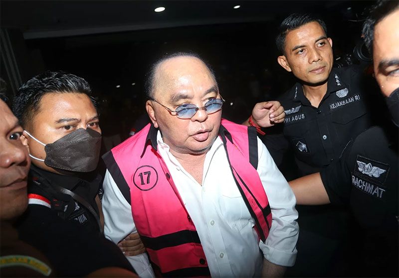 Anggota DPR RI Ismail Thomas di jadikan tersangka oleh Kejaksaan Agung terkait pemalsuan dokumen perizinan tambang, Jakarta, Selasa (15/8/2023).