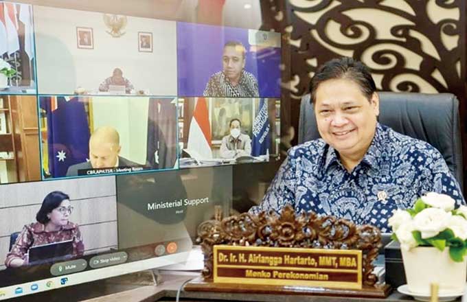 Menko Perekonomian Airlangga Hartarto saat mengikuti seminar virtual, baru-baru ini.