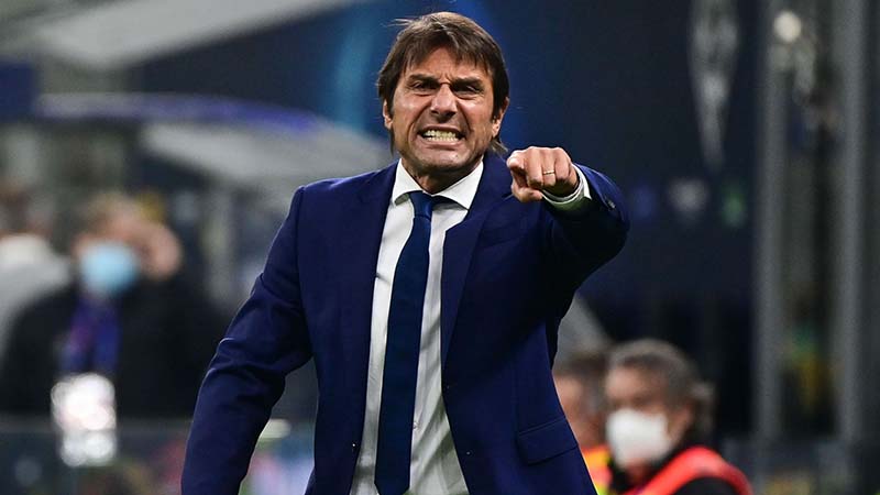 Pelatih Inter Milan, Antonio Conte, kini berhasil mengakhiri dominasi Juventus di Serie A, padahal dia yang memulainya. (TWITTER INTER)