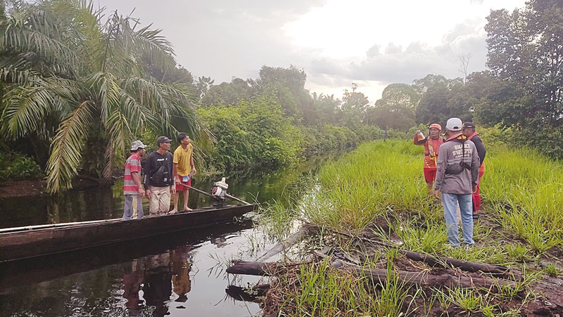 Tim dari Basarnas Pekanbaru sedang melakukan pencarian terhadap korban yang diduga disambar buaya, Kamis (7/12/2023).
