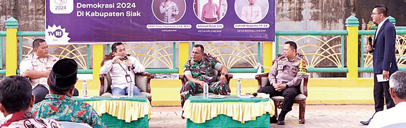 Kapolres Siak AKBP Asep Sujarwadi saat berbicara pengamanan Nataru dan Pemilu di Siak Lawo, di bawah Jembatan Tengku Agung Sultanah Latifah (TASL) Siak Sri Indrapura, baru-baru ini.