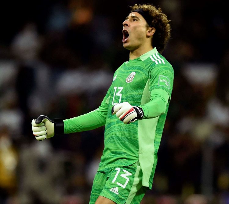 Kiper Meksiko Guillermo Ochoa