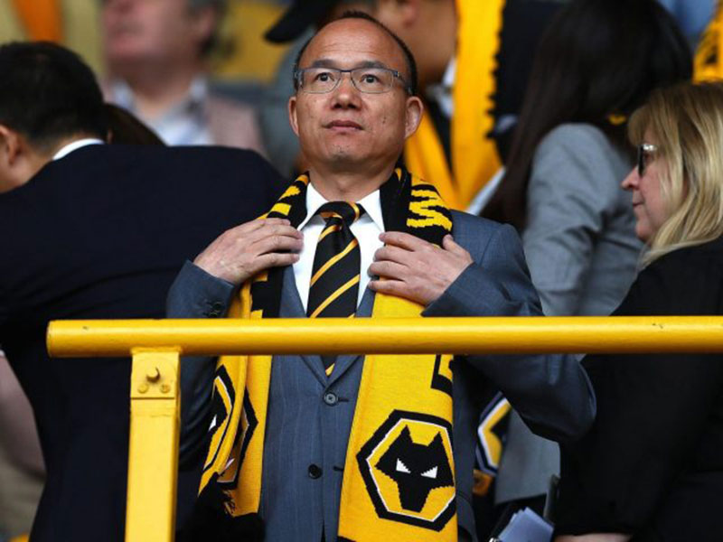 Owner Wolves Guo Guangchang ketika menonton timnya berlaga di Premier League.