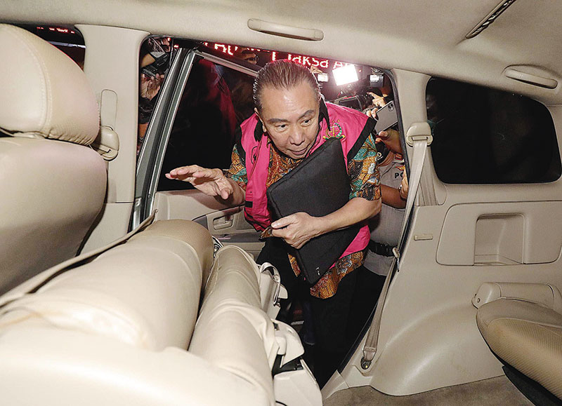 Tersangka BLBI dan suap jaksa Pinangki Sirna Malasari, Djoko Tjandra meninggalkan Gedung Jampidsus, Kejagung, Jakarta, Senin (31/8/20). Djoko Tjandra sebagai tersangka kasus suap kepada oknum Jaksa Pinangki Sirna Malasari terkait kepengurusan fatwa Mahkam