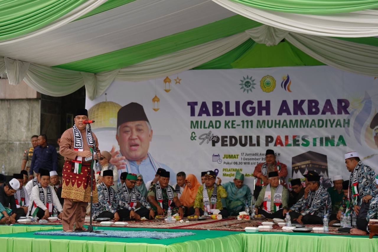 Gubri Edy Natar Nasution saat menyampaikan sambutan pada tablig Akbar dan penggalangan dana untuk Palestina di Masjid Annur, Jumat (1/12/2023).