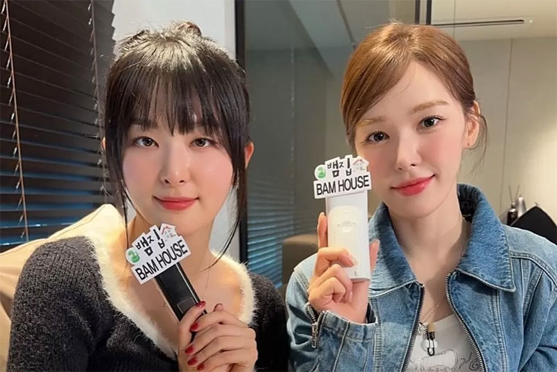 Penyanyi Seulgi dan Wendy dari girlgroup K-pop Red Velvet.