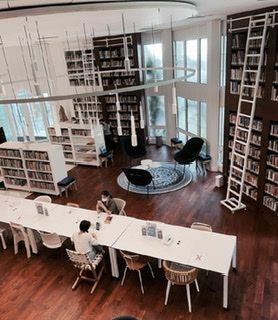 Perpustakaan Erasmus Huis, Jakarta.