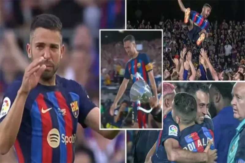Jordi Alba (kiri) sampai menangis saat dia bersama Sergio Busquets menjalani laga terakhir bersama Barcelona di Camp Nou.