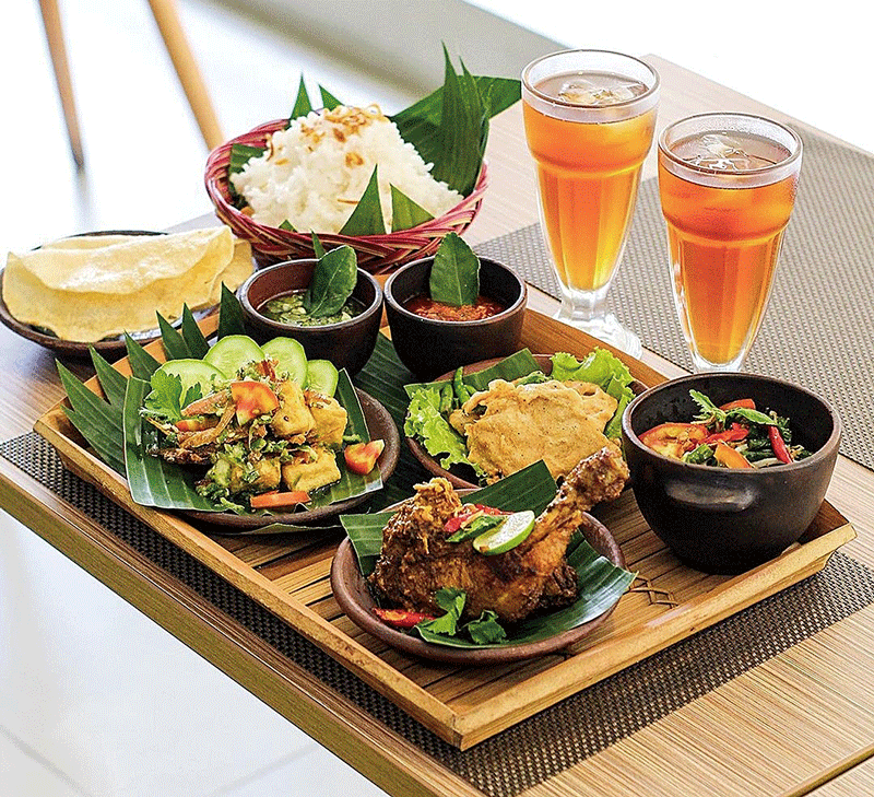 Paket Bancakan khas masakan nusantara yang hemat disiapkan Khas Pekanbaru Hotel .