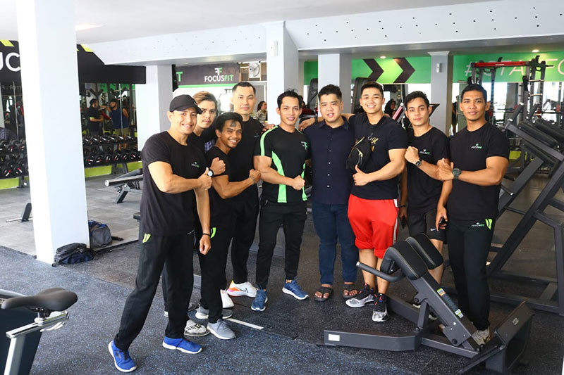 Manajemen Focus Fit Gym foto bersama saat Soft Opening Focus Fit cabang kedua di Jalan Tuanku Tambusai Kota Pekanbaru,  Sabtu (8/8/2020). (EVAN GUNANZAR/RIAUPOS.CO)
