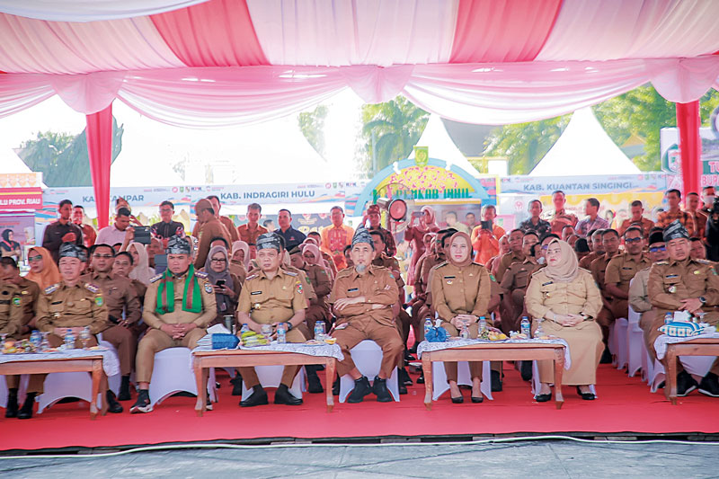Wali Kota Dumai H Paisal saat mengikuti roadshow bus Komisi Pemberantasan Korupsi (KPK) 2023 di halaman Kantor Gubernur Riau, Senin (25/9/2023).