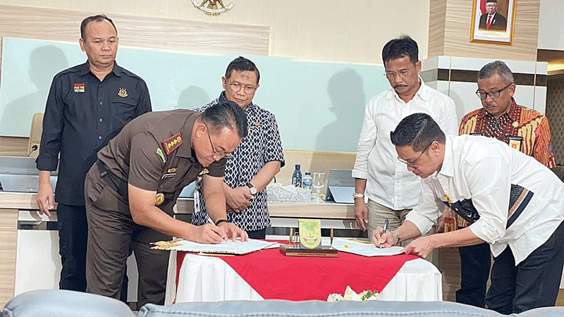 Penandatanganan berita acara hibah aset sitaan dari terpidana Abob dari Kejagung ke Pemko Batam dilakukan di Batam, baru-baru ini.