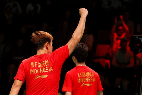 Ganda putra nomor satu dunia Marcus Fernaldi Gideon/Kevin Sanjaya Sukamuljo merayakan kemenangan mereka atas ganda Malaysia Aaron Chia/Soh Wooi Yik pada perempat final Piala Thomas 2020.