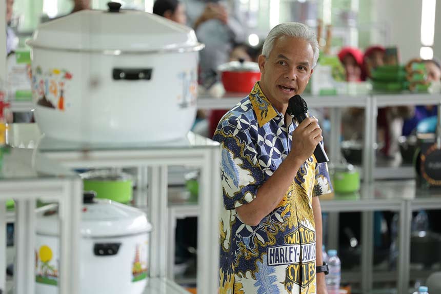 Ganjar Pranowo mengunjungi pabrik PT Maspion di Nyamplungan, Kecamatan Pabean Cantikan, Surabaya, pada Sabtu (14/10/2023).