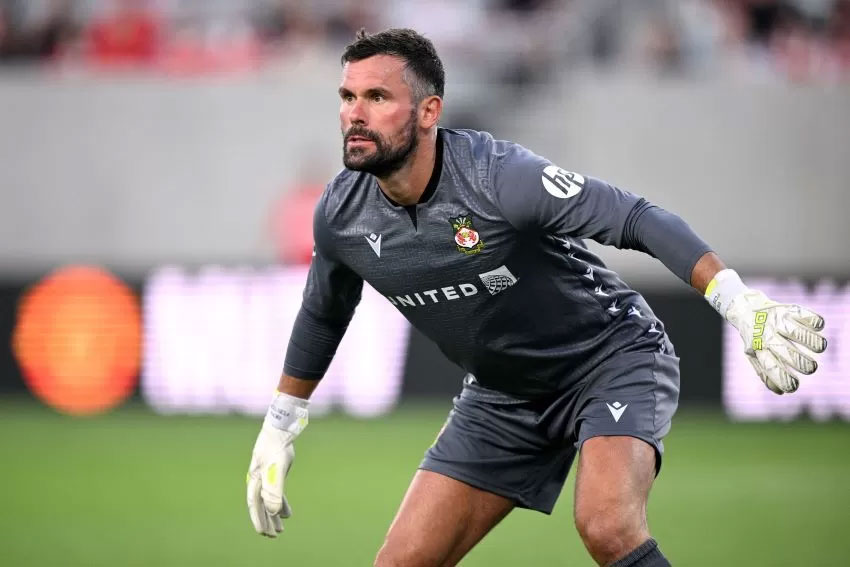 Penampilan Ben Foster mengawal gawang Wrexham AFC dalam laga pramusim kontra Manchester United di Stadion Snapdragon (26/7).