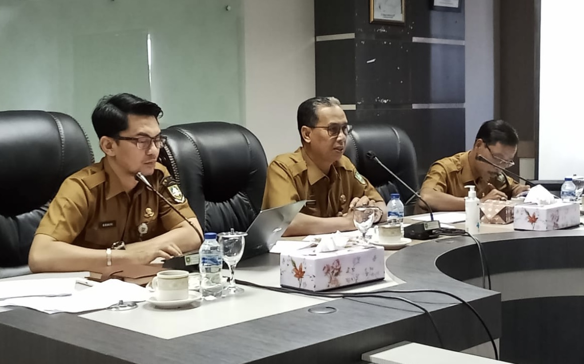 Asisten Perekonomian dan Pembangunan Sekretariat Daerah Kabupaten Bengkalis, Toharuddin memimpin Rapat Koordinasi (Rakor)  Langkah Konkrit Pengendalian Inflasi di Kabupaten Bengkalis Tahun 2023 di Ruang Rapat Hang Tuah Lantai II Kantor Bupati Bengkalis, S