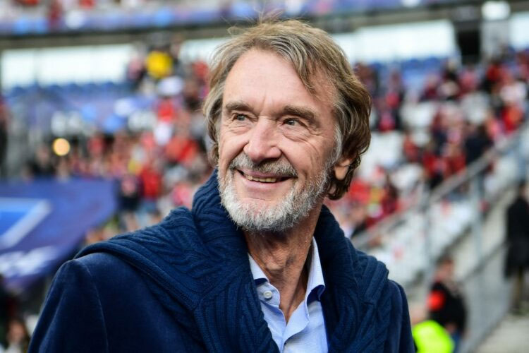 Pengusaha Inggris Jim Ratcliffe tertarik membeli Manchester United.