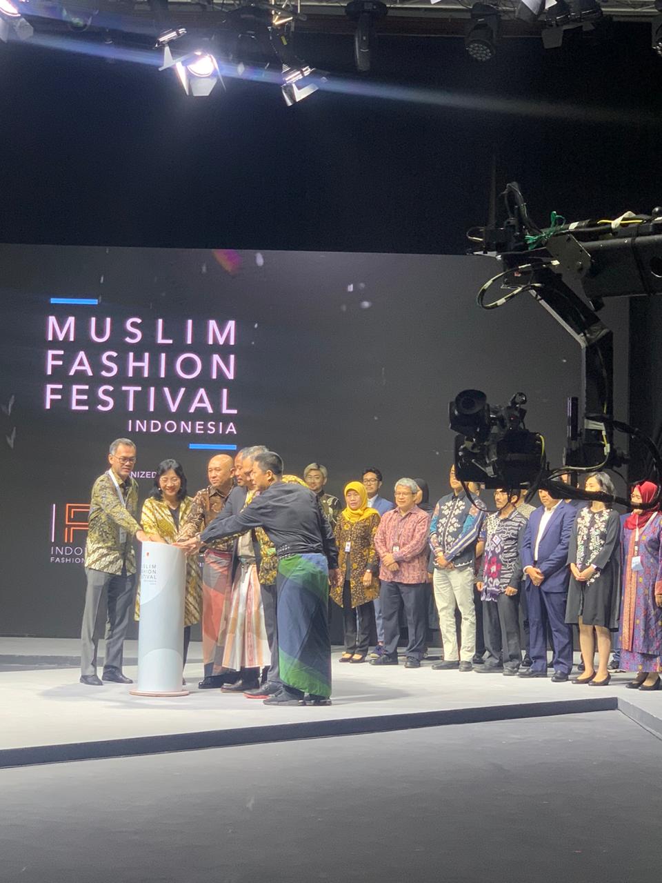 Menteri Koperasi dan UKM, Teten Masduki saat membuka iven Muslim Fashion Festival 2020, Kamis, 20 Februari 2020 di Jakarta Convention Center. (APR FOR RIAUPOS.CO)