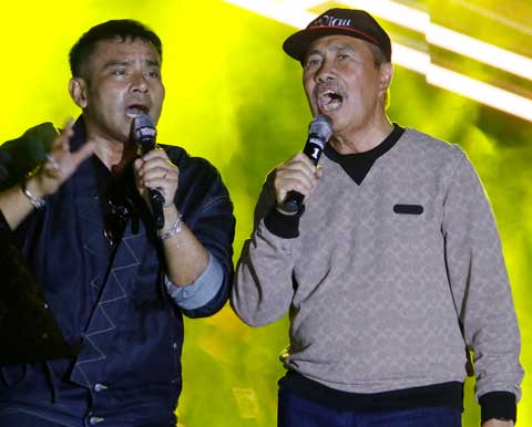 Gubernur Riau Syamsuar berduet dengan Judika membawakan lagu