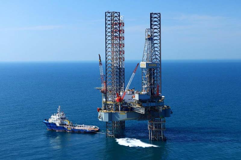 Ilustrasi salah satu anjungan minyak lepas pantai di Perairan Utara Jawa.