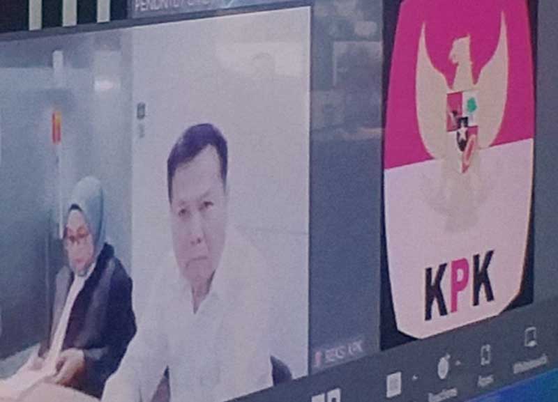 Terdakwa kasus gratifikasi dan tindak pidana pencucian uang, mantan Kepala Kanwil BPN Riau Syahrir saat menjalani sidang secara virtual di Pengadilan Negeri Pekanbaru, Senin (17/7/2023).