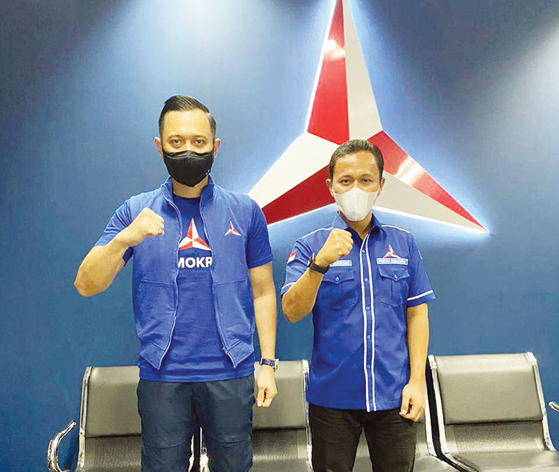Agung Nugroho (kanan) foto bersama Ketua Umum Partai Demokrat Agus Harimurti Yudhoyono di Jakarta, baru-baru ini.(DEMOKRAT FOR RIAUPOS.CO)
