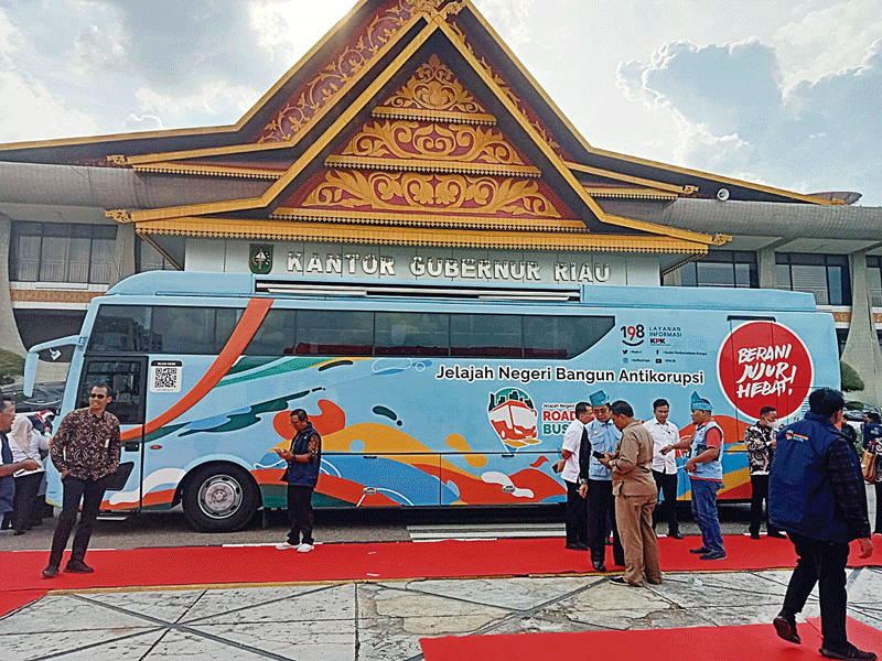 Roadshow Bus KPK tiba di halaman kantor Gubernur Riau, Rabu (20/9/2023). Kegiatan Roadshow KPK ini akan berlangsung mulai 24-29 September di Pekanbaru.