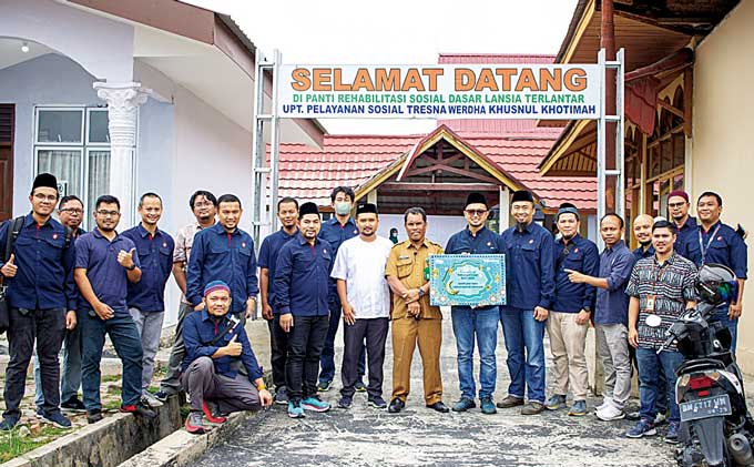 Telkomsel Siaga Rafi Sumbagteng bekerja sama dengan Dompet Duafa Riau, menyalurkan bantuan Corporate Social Responsibility (CSR) ke UPT Pelayanan Sosial Tresna Werdha Husnul Khatimah di Jalan Kaharuddin Nasution, Marpoyan Damai, Kota Pekanbaru, akhir peka